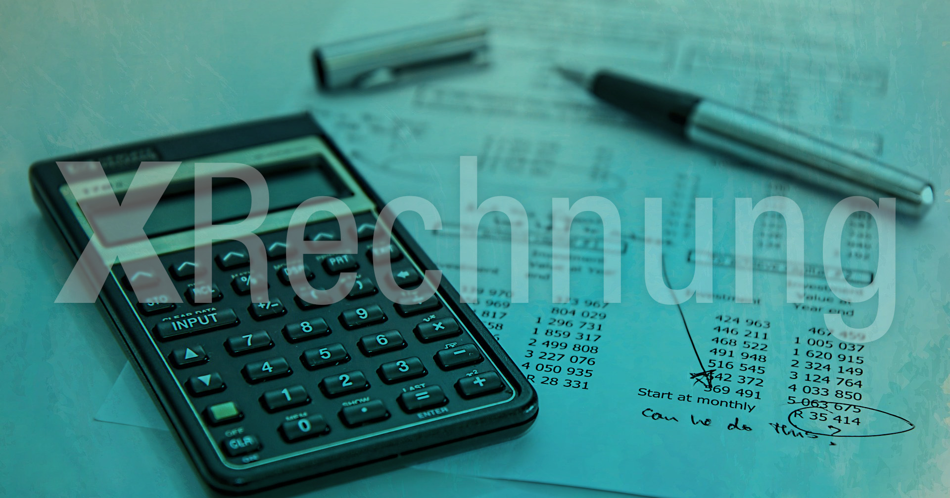 XRechnung als Konzept: Taschenrechner, Datenblatt und Stift symbolisieren die digitale Rechnungsverarbeitung